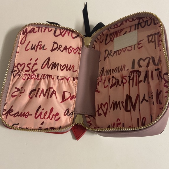 NWOT Trish McEvoy Portable Beauty Voyager Carpe Love Travel Case - Picture 2 of 8